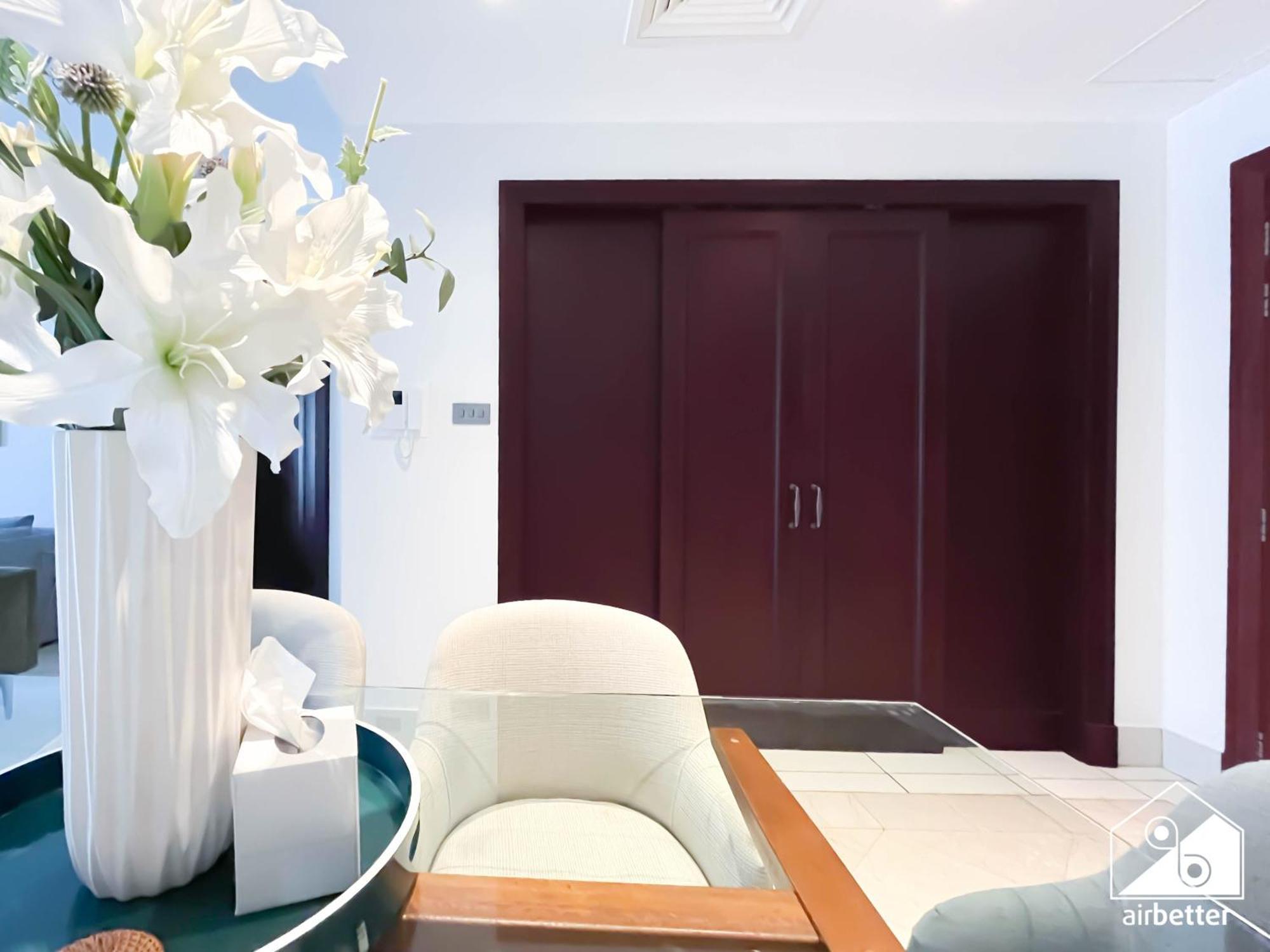 Luxury 2bedroom With Terrace & Burj Khalifa View Apartment