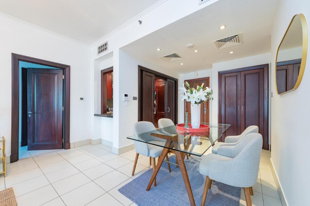 Luxury 2bedroom With Terrace & Burj Khalifa View Apartment